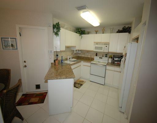 6637 Boca Hermosa Lane Boca Raton, FL 33433 - Photo 10 of 33 kitchen
