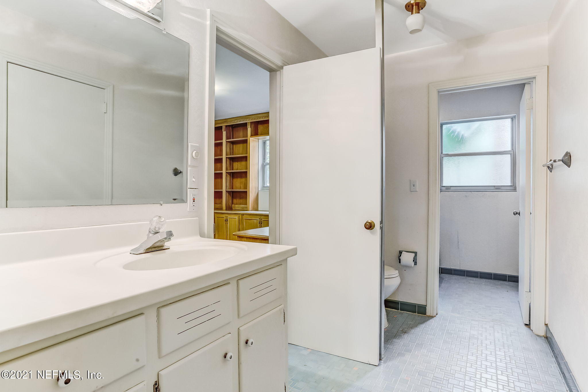 6841 Estrada Road Jacksonville, FL 32217 - Photo 18 of 48 Bathroom 2