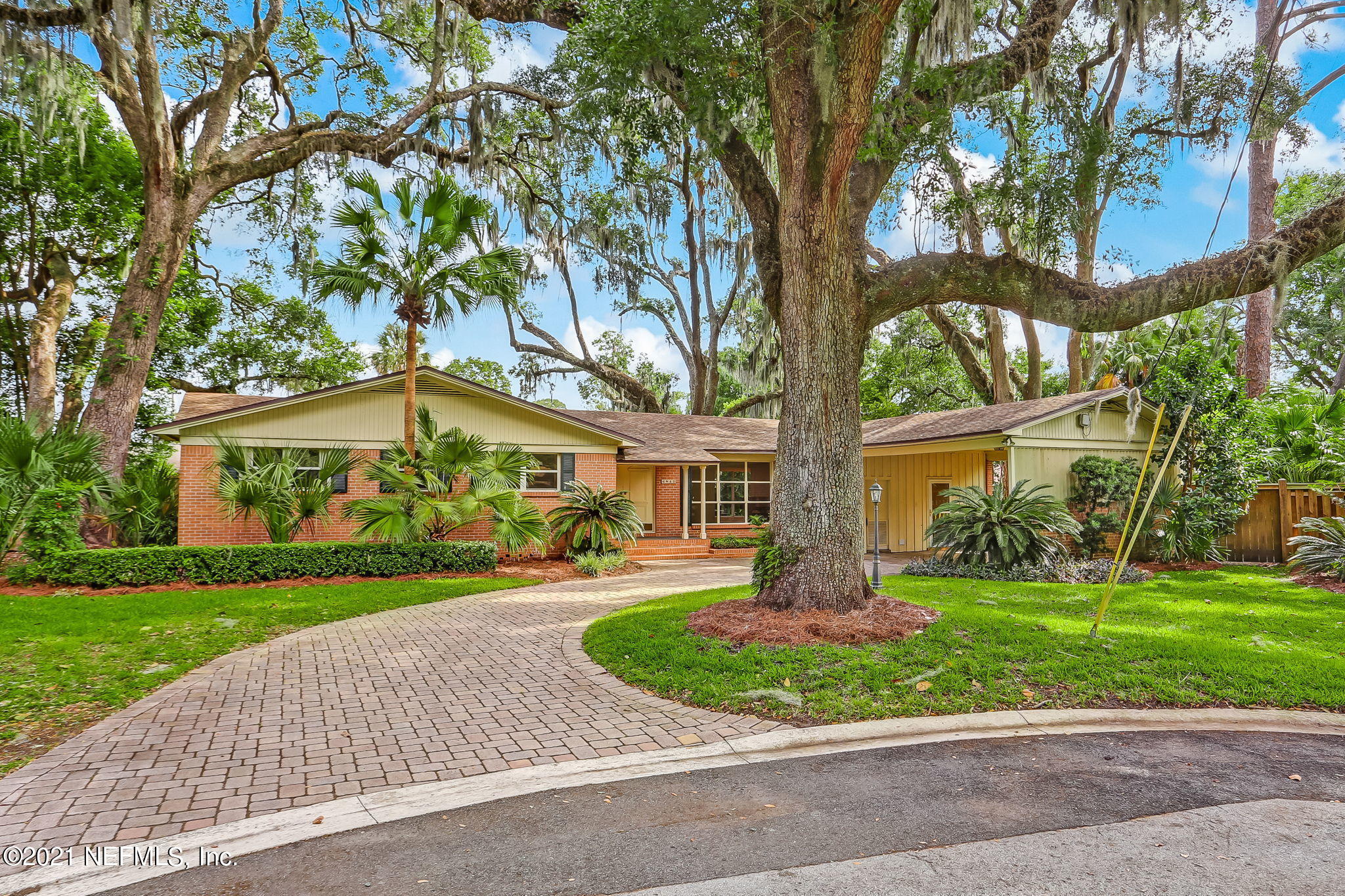 6841 Estrada Road Jacksonville, FL 32217 - Photo 30 of 48 Paver Driveway
