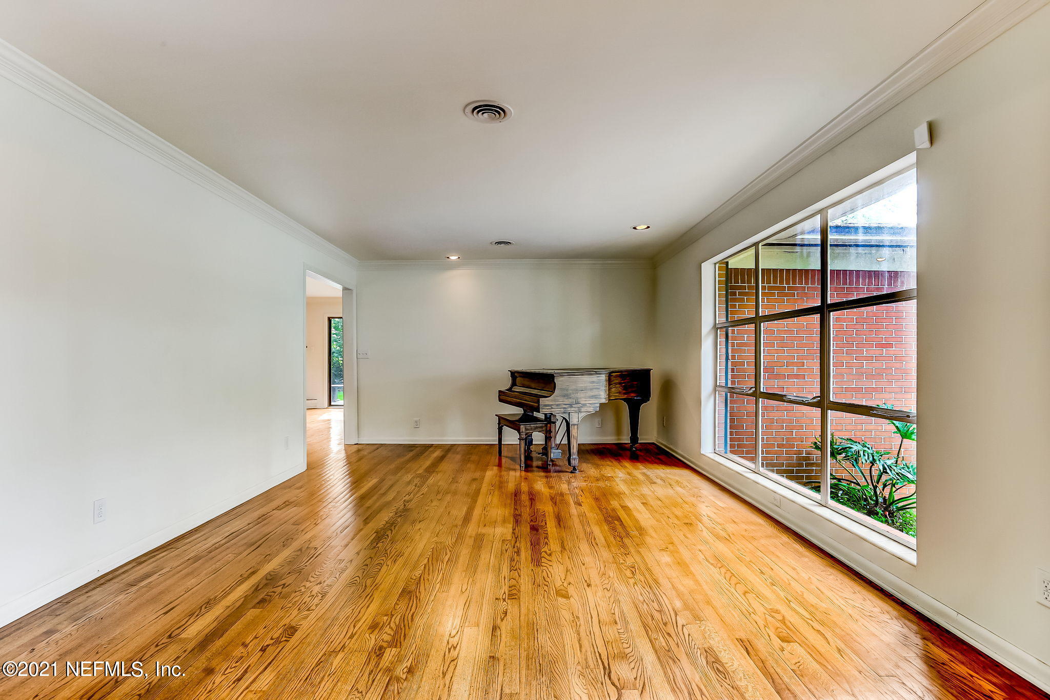 6841 Estrada Road Jacksonville, FL 32217 - Photo 31 of 48 Living Room