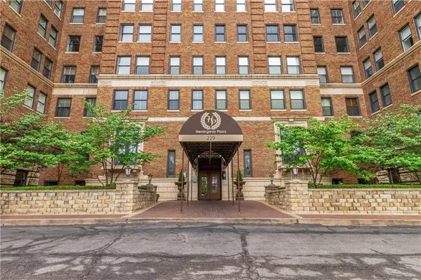 $425,000 | 229 Ward Parkway, Unit 103B, Kansas City, MO 64112