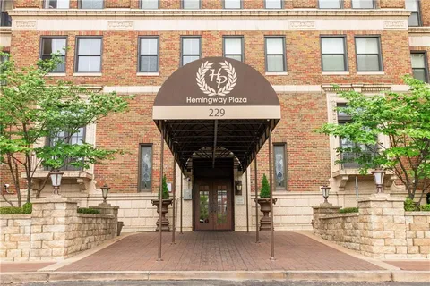 $425,000 | 229 Ward Parkway, Unit 103B, Kansas City, MO 64112