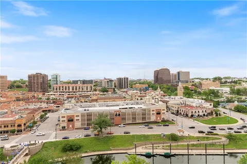 $425,000 | 229 Ward Parkway, Unit 103B, Kansas City, MO 64112