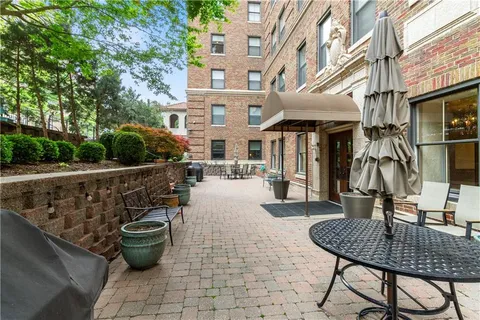 $425,000 | 229 Ward Parkway, Unit 103B, Kansas City, MO 64112