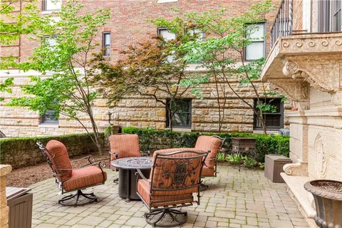 $425,000 | 229 Ward Parkway, Unit 103B, Kansas City, MO 64112