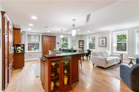 $425,000 | 229 Ward Parkway, Unit 103B, Kansas City, MO 64112