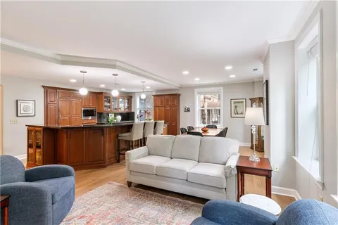 $425,000 | 229 Ward Parkway, Unit 103B, Kansas City, MO 64112