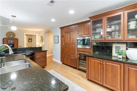 $425,000 | 229 Ward Parkway, Unit 103B, Kansas City, MO 64112
