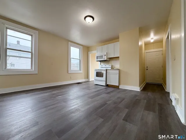 $2,400 | 330 Hollister Street, Unit 1, Stratford, CT 06615