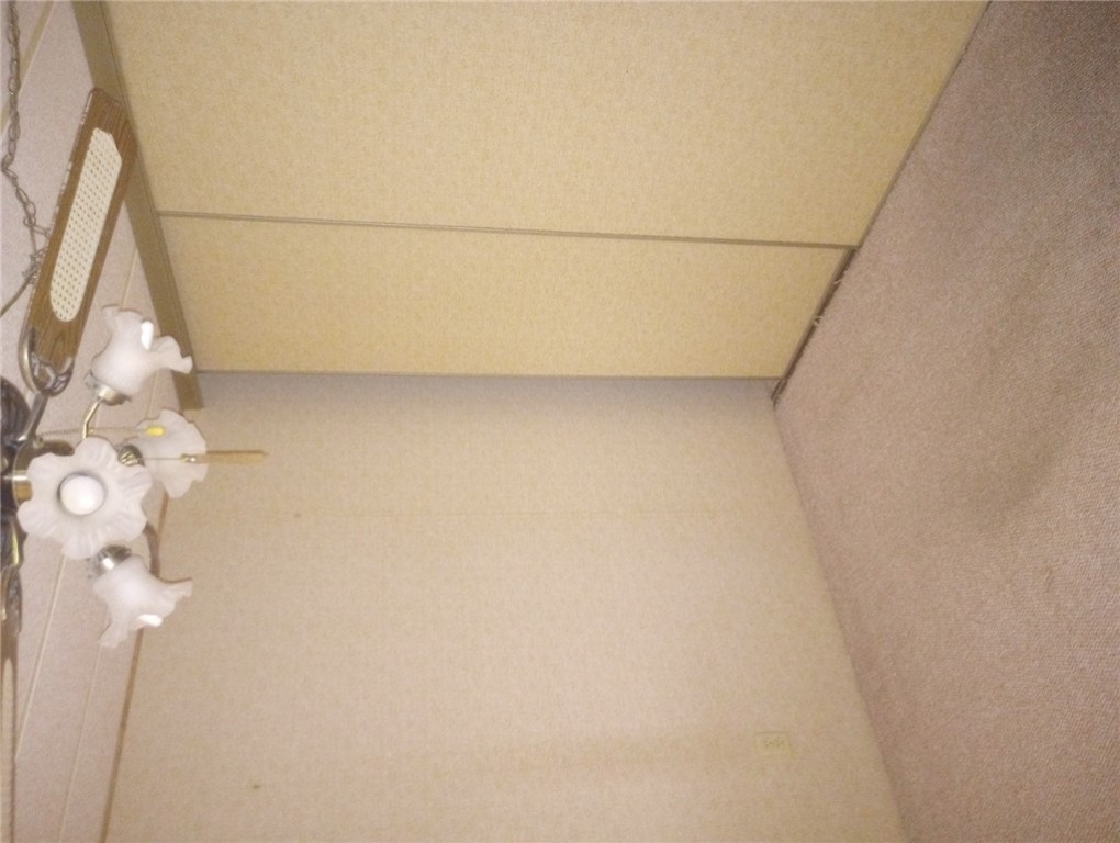 1682 Toro Road Bullhead City, AZ 86442 - Photo 18 of 30 Spare room featuring carpet