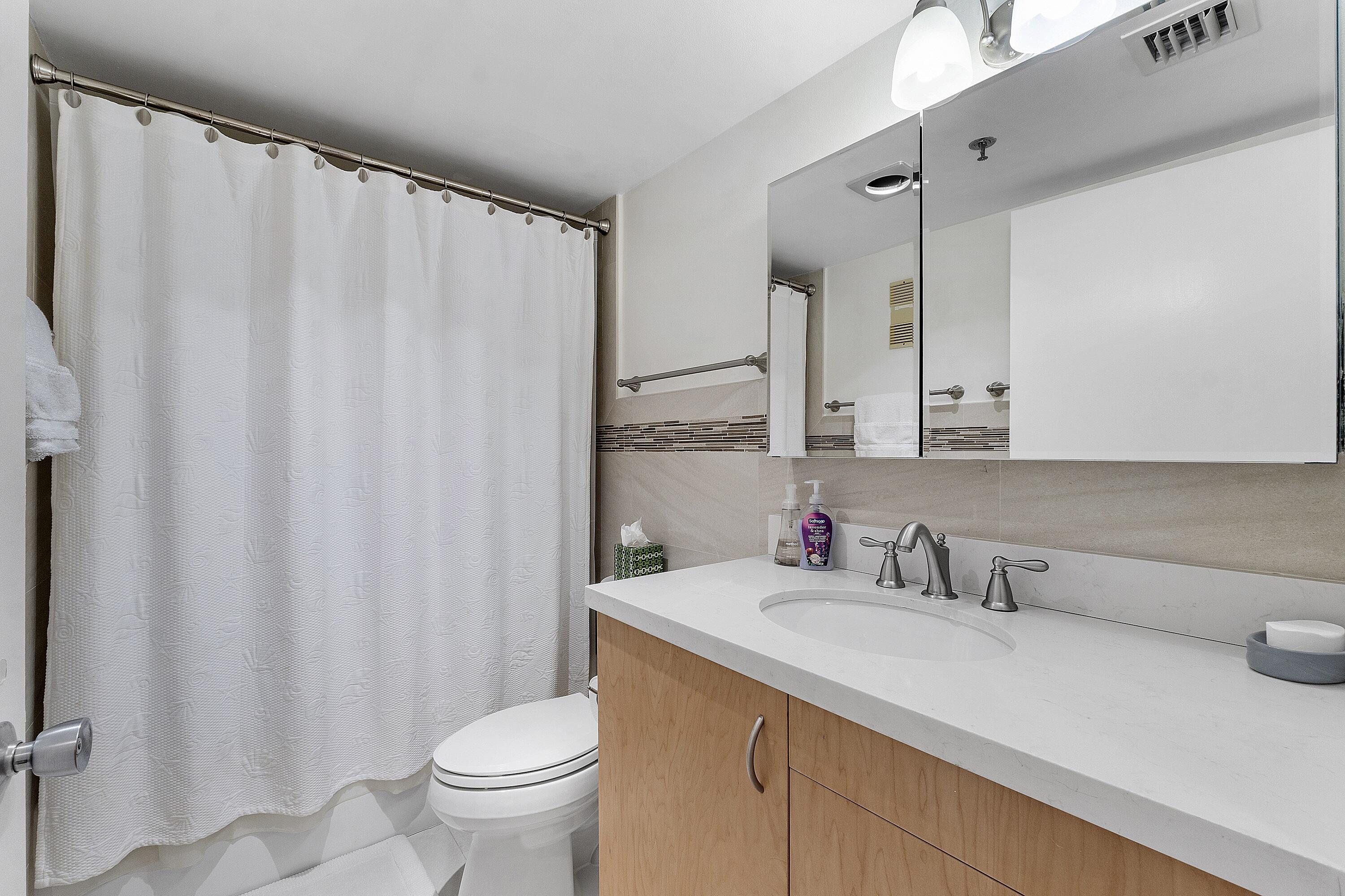 2687 North Ocean Boulevard, Unit 3080 Boca Raton, FL 33431 - Photo 10 of 23 G308 Guest Bath 3 R