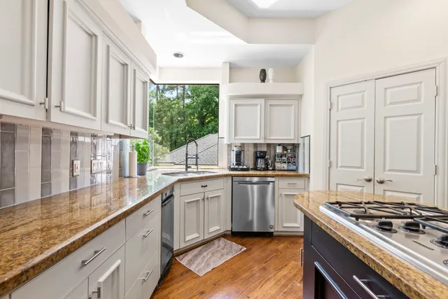 $1,695,000 | 95 North Windsail Place, The Woodlands, TX 77381