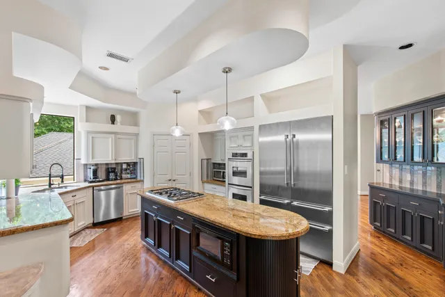 $1,695,000 | 95 North Windsail Place, The Woodlands, TX 77381