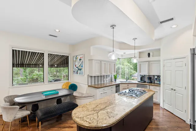 $1,695,000 | 95 North Windsail Place, The Woodlands, TX 77381