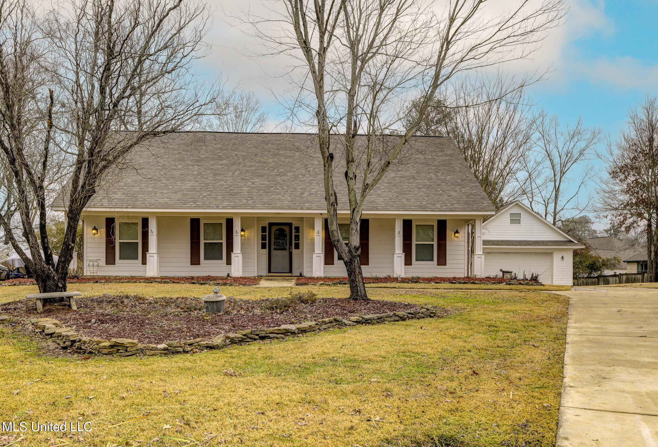 123 Oak Ridge Circle Madison, MS 39110 - Photo 1 of 31 1-5