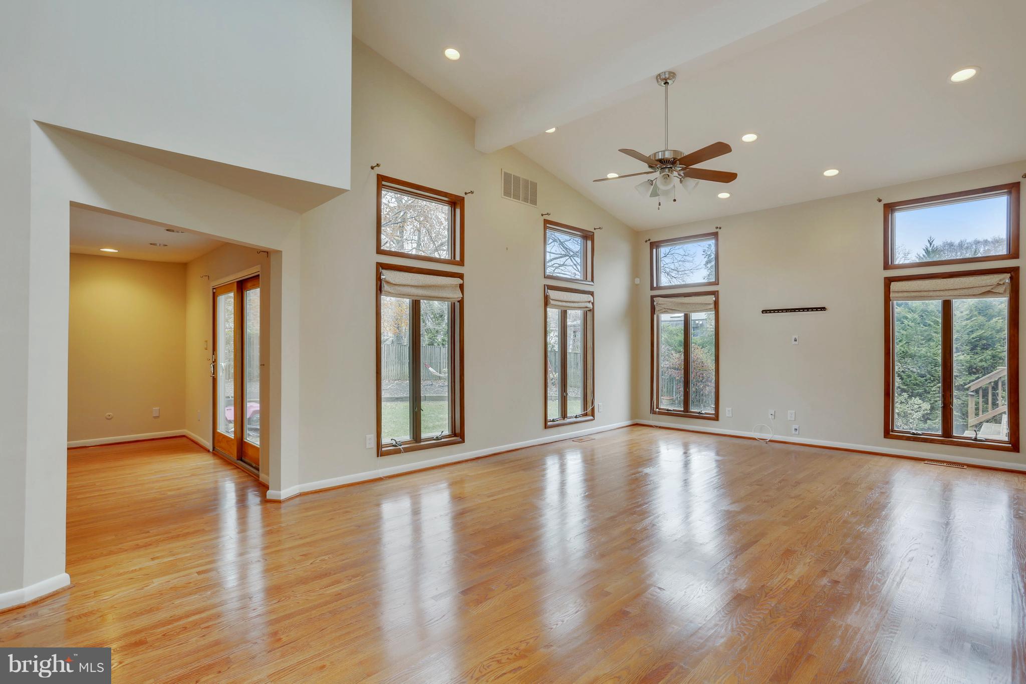 9801 Clydesdale Street Potomac, MD 20854 - Photo 16 of 97