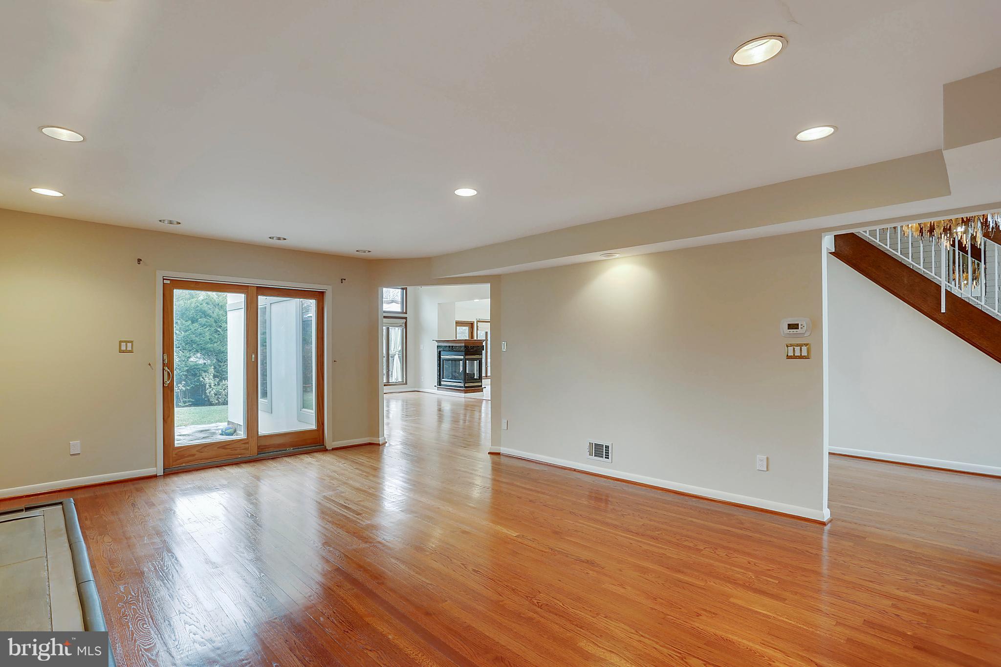 9801 Clydesdale Street Potomac, MD 20854 - Photo 20 of 97