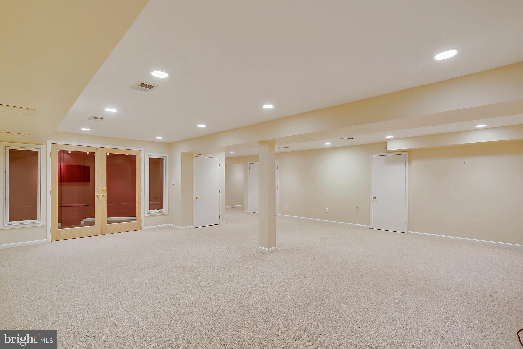 9801 Clydesdale Street Potomac, MD 20854 - Photo 31 of 97