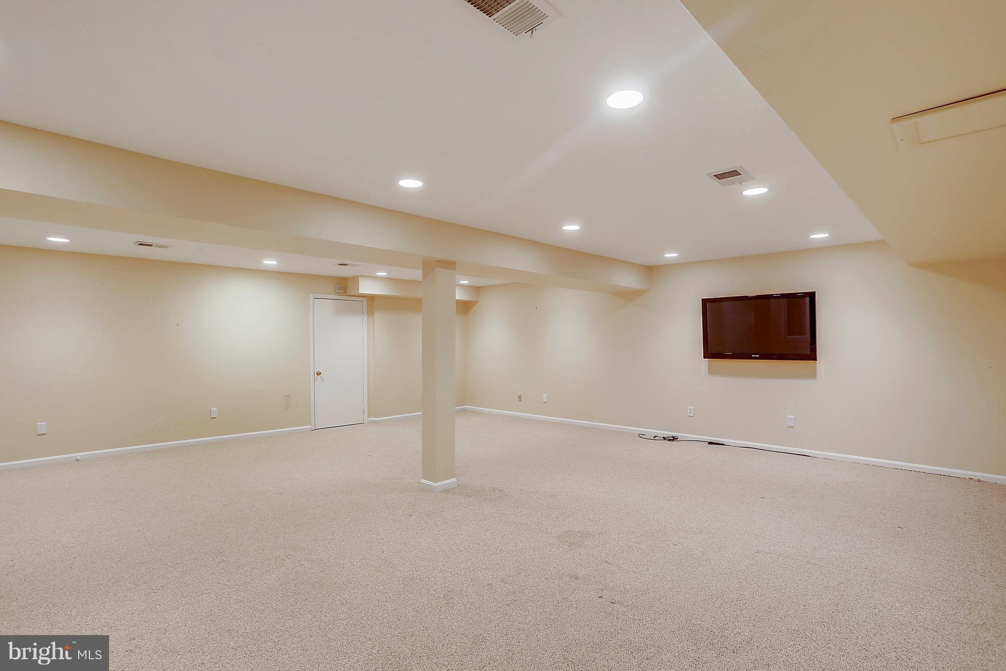 9801 Clydesdale Street Potomac, MD 20854 - Photo 32 of 97