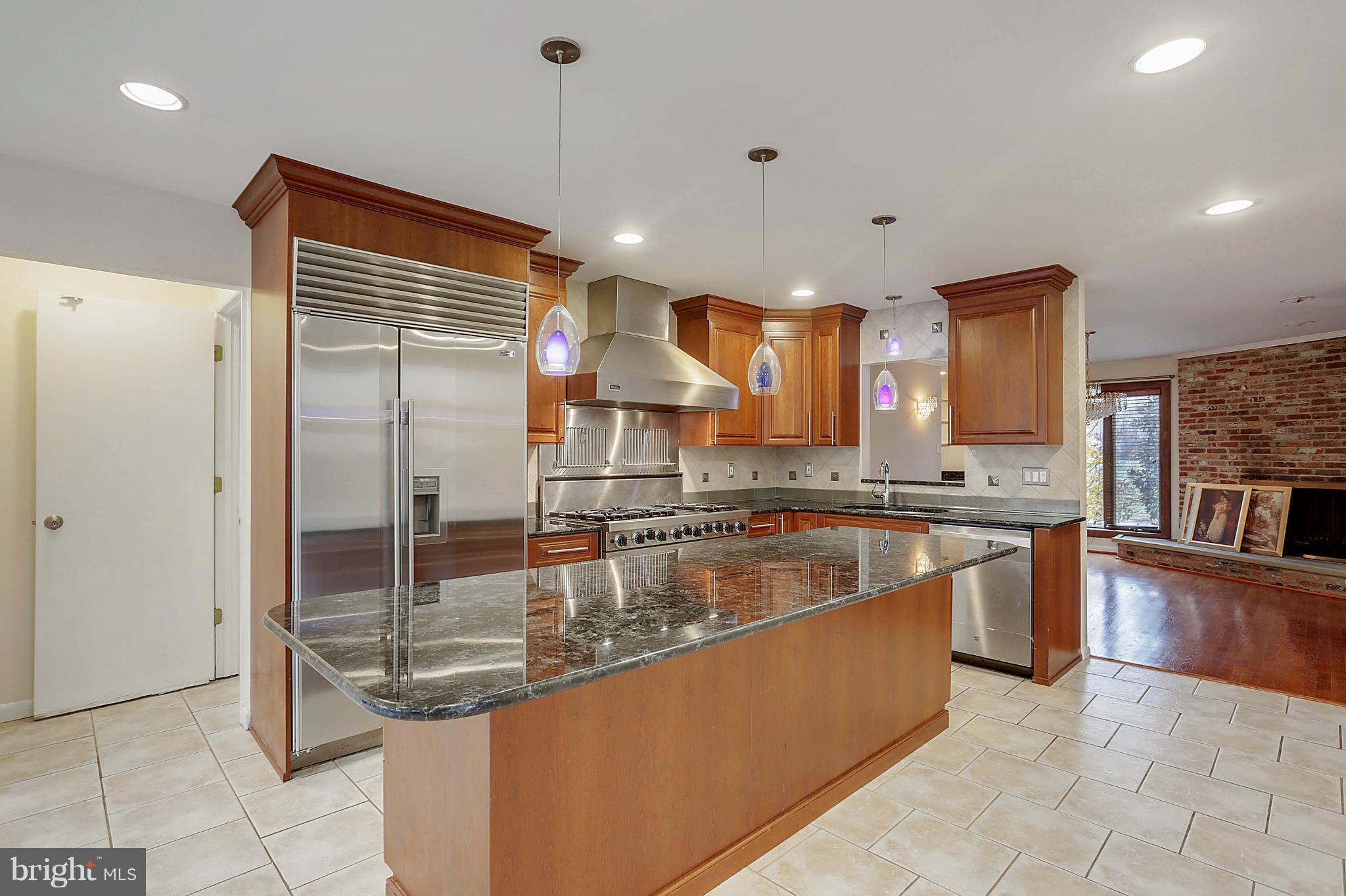 9801 Clydesdale Street Potomac, MD 20854 - Photo 6 of 97