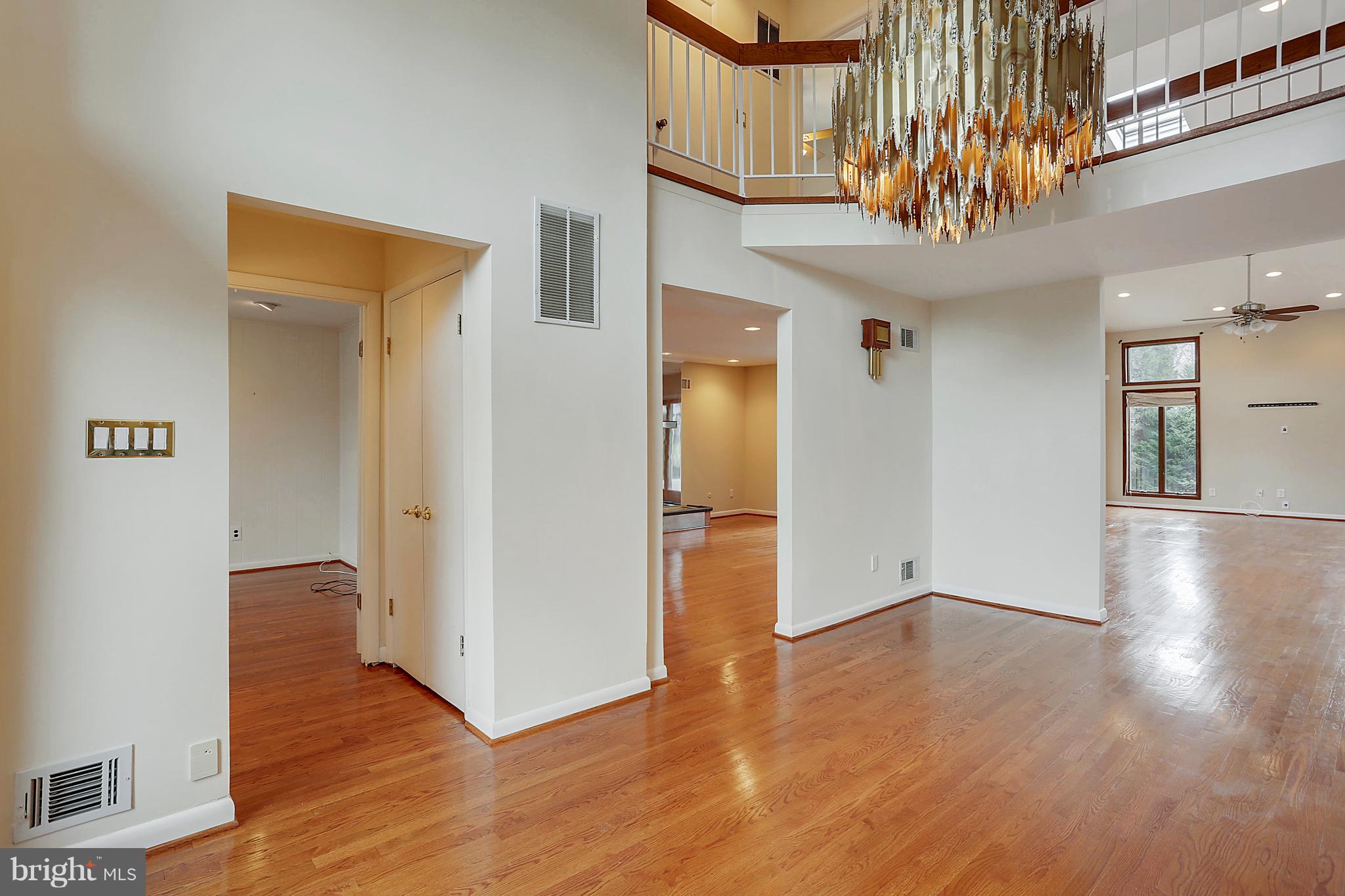 9801 Clydesdale Street Potomac, MD 20854 - Photo 10 of 97