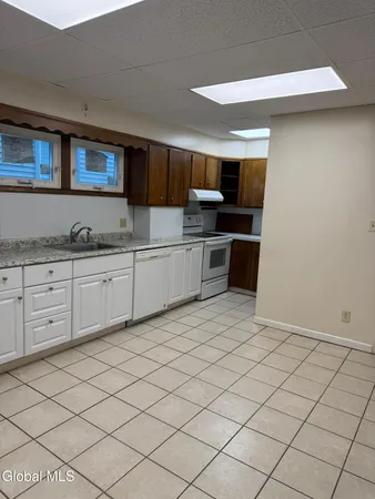 $1,800 | 535 Hamilton Street, Albany, NY 12203