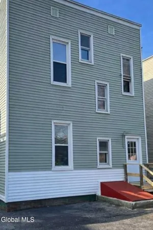 $1,800 | 535 Hamilton Street, Albany, NY 12203