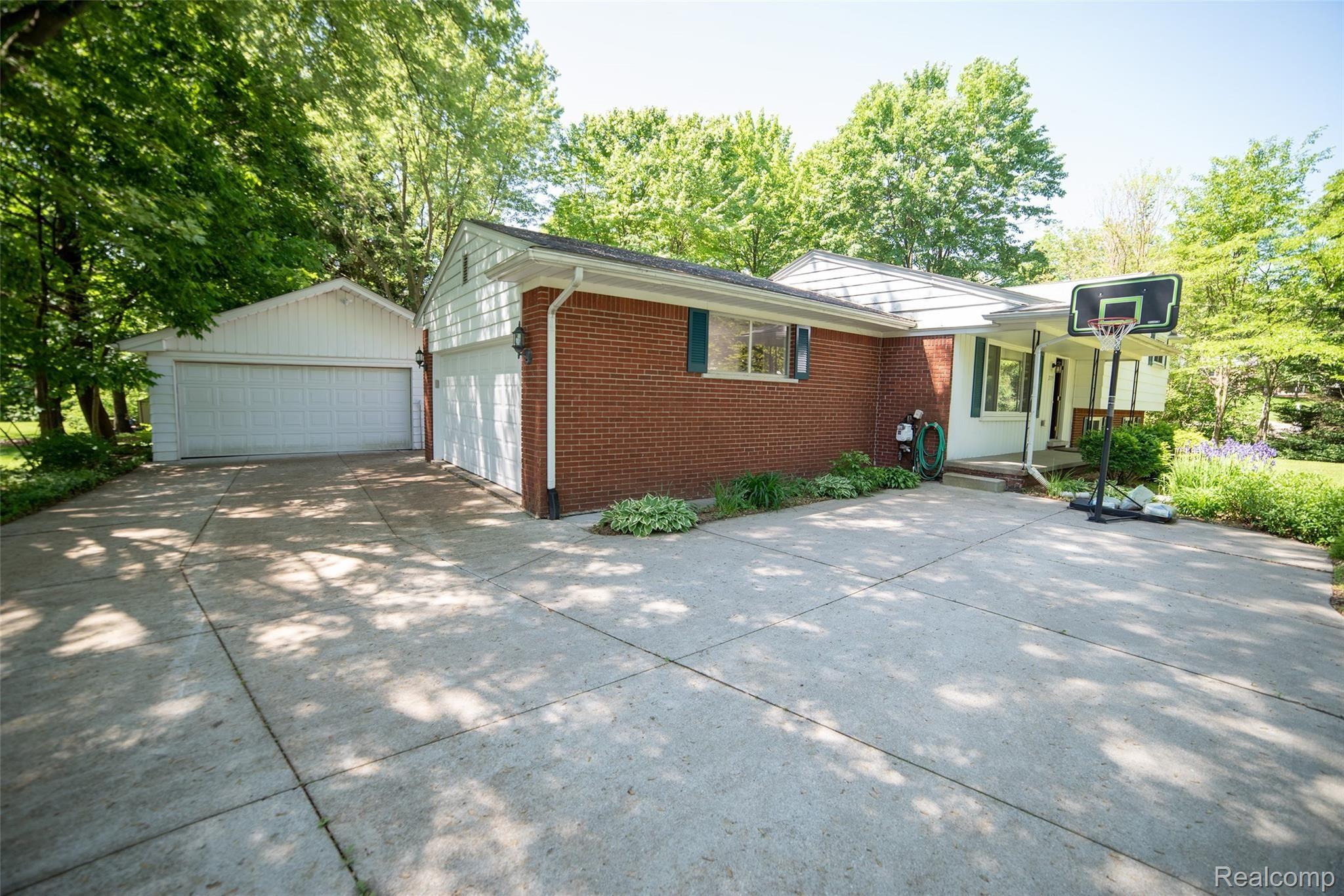 2319 Arizona Court Rochester, MI 48309 - Photo 33 of 37 2319 Arizona-10.jpg