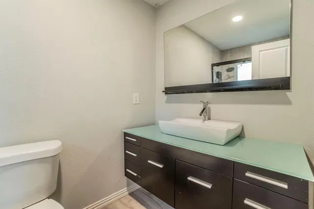 $270,000 | 1704 Hillside Drive, River Oaks, TX 76114