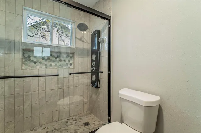 $270,000 | 1704 Hillside Drive, River Oaks, TX 76114