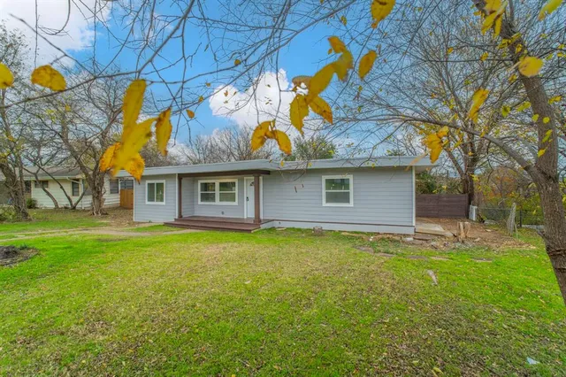 $270,000 | 1704 Hillside Drive, River Oaks, TX 76114