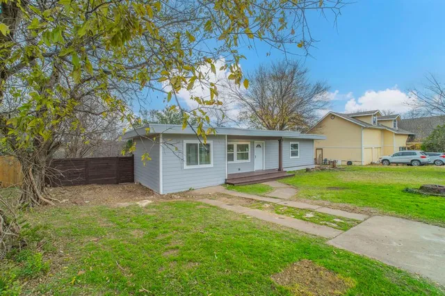 $270,000 | 1704 Hillside Drive, River Oaks, TX 76114