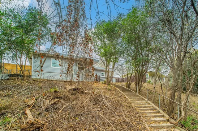 $270,000 | 1704 Hillside Drive, River Oaks, TX 76114