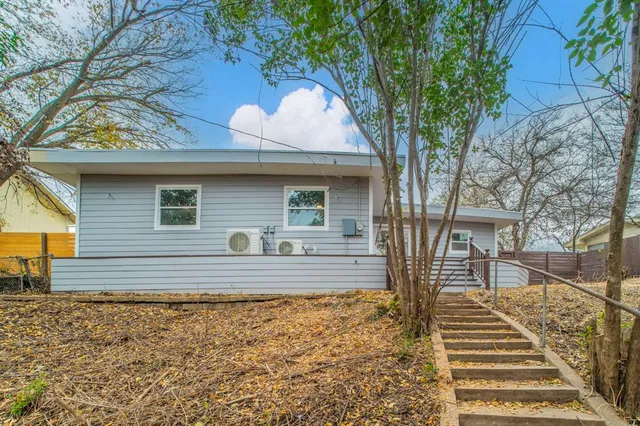 $270,000 | 1704 Hillside Drive, River Oaks, TX 76114