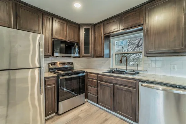 $270,000 | 1704 Hillside Drive, River Oaks, TX 76114