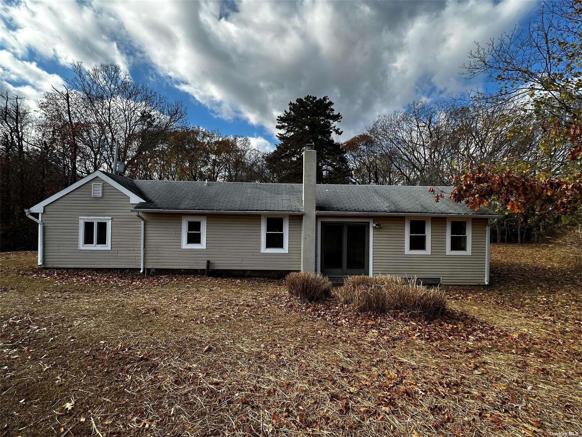 2468 River Road Calverton, NY 11933 - Photo 2 of 20