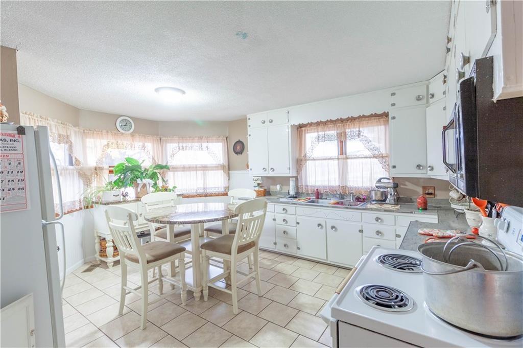 6505 East Base Road Columbus, IN 47203 - Photo 5 of 12 Gallery Image 5