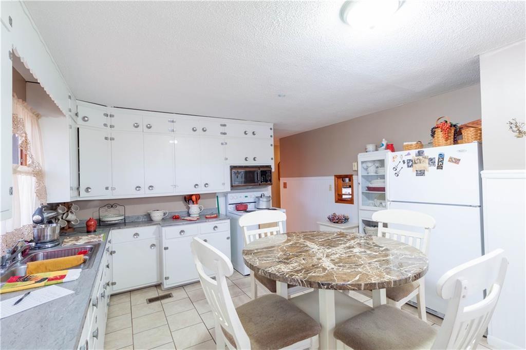 6505 East Base Road Columbus, IN 47203 - Photo 6 of 12 Gallery Image 6
