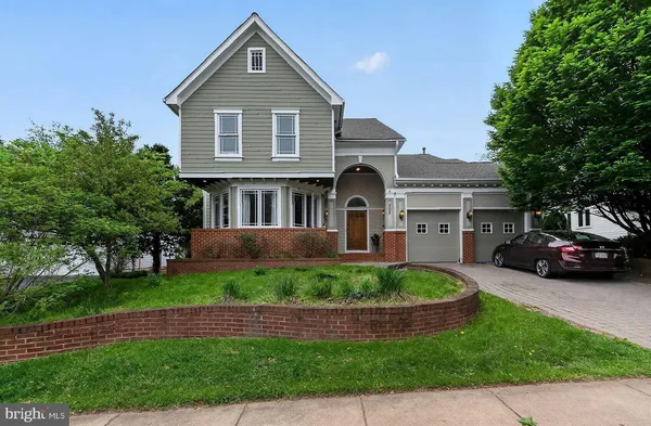 $2,085,000 | 303 Talahi Road Southeast, Vienna, VA 22180