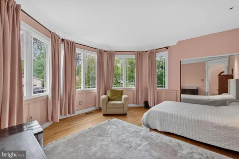 $2,085,000 | 303 Talahi Road Southeast, Vienna, VA 22180