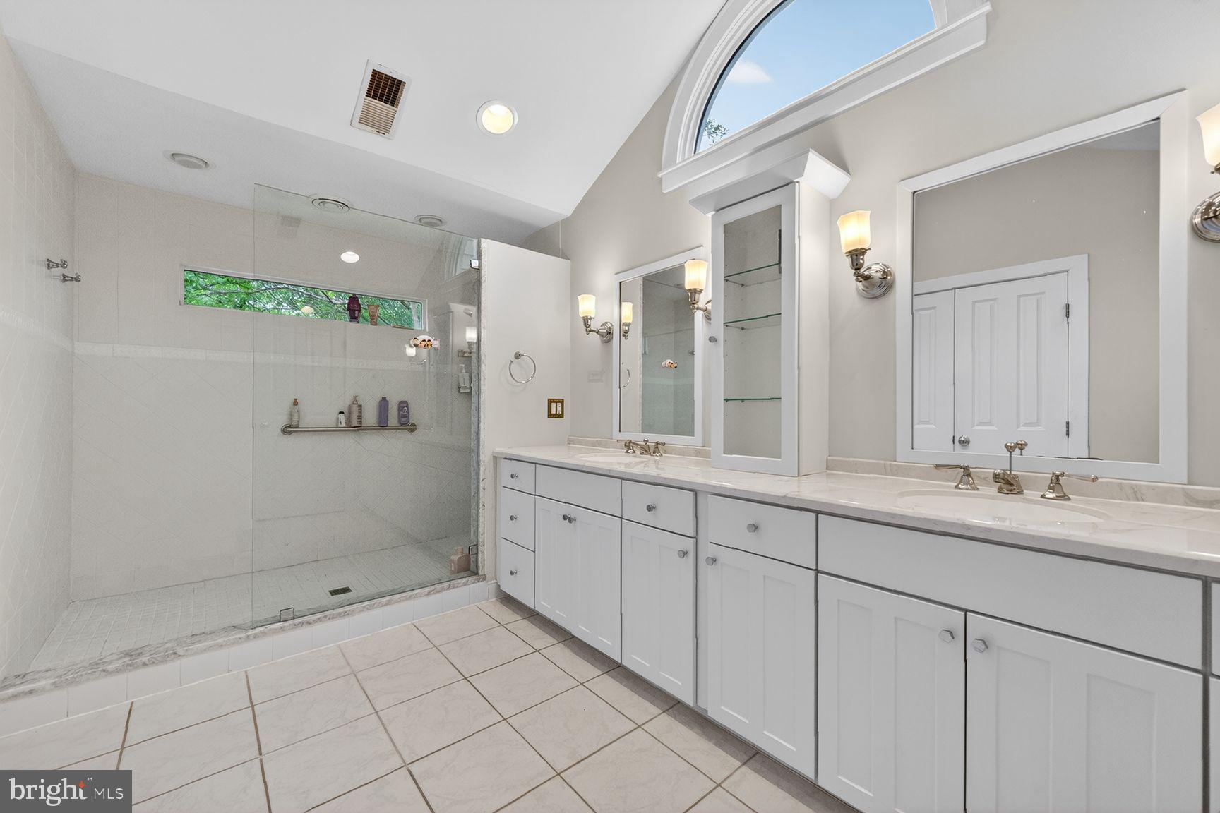 303 Talahi Road Southeast Vienna, VA 22180 - Photo 18 of 27 Bathroom