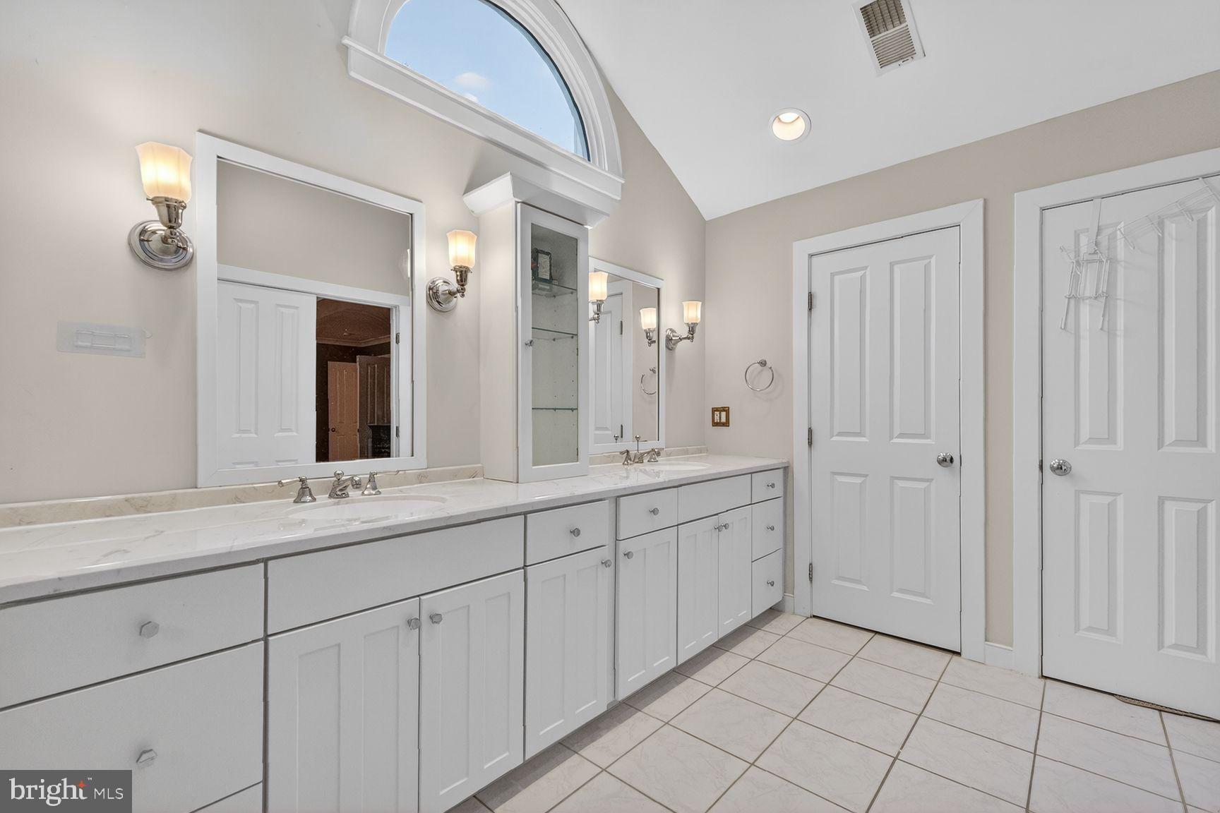 303 Talahi Road Southeast Vienna, VA 22180 - Photo 19 of 27