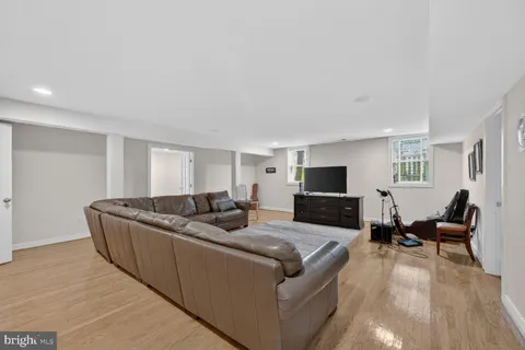 $2,085,000 | 303 Talahi Road Southeast, Vienna, VA 22180