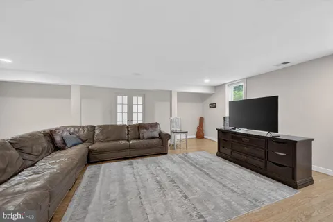 $2,085,000 | 303 Talahi Road Southeast, Vienna, VA 22180