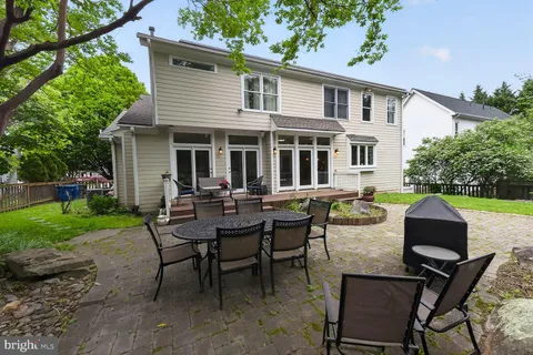 $2,085,000 | 303 Talahi Road Southeast, Vienna, VA 22180