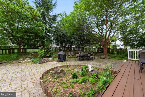 $2,085,000 | 303 Talahi Road Southeast, Vienna, VA 22180