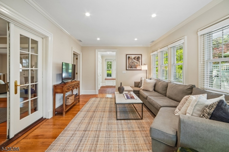 148 Beekman Road Summit, NJ 07901 - Photo 5 of 31