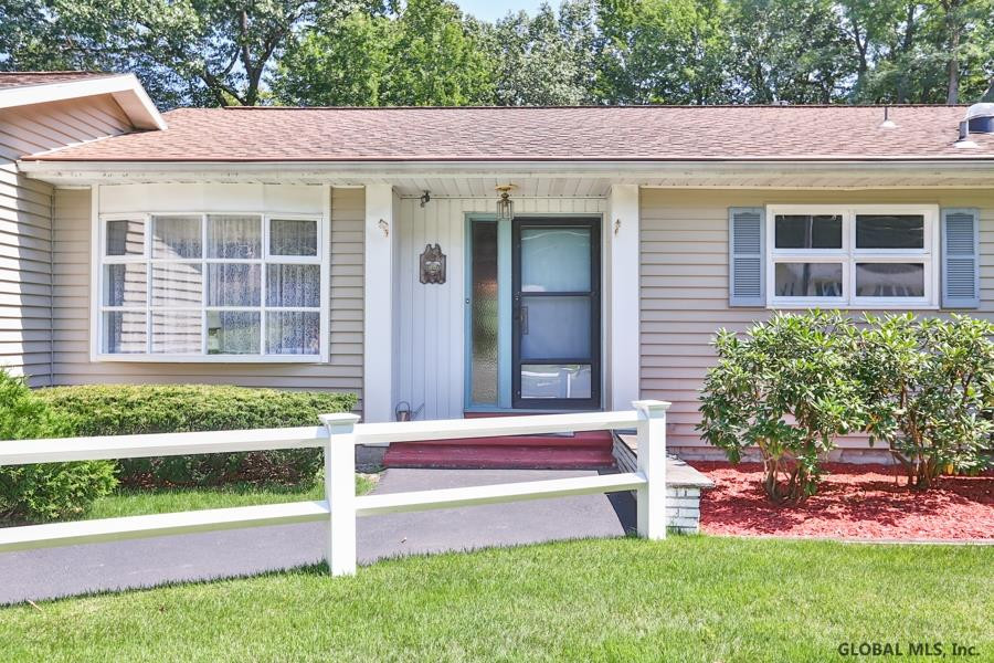 21 Denison Road Colonie, NY 12309 - Photo 4 of 65 Photo 4