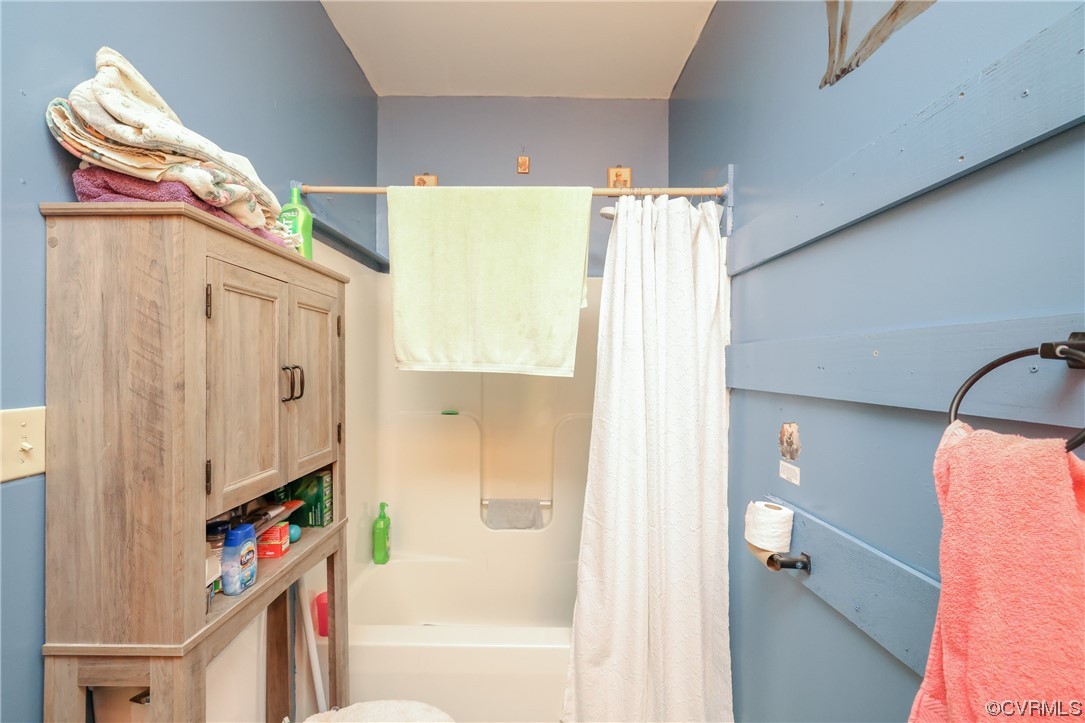 3913 Woodland Church Road Buckingham, VA 23921 - Photo 21 of 50 a bathroom with a bathtub and a shower