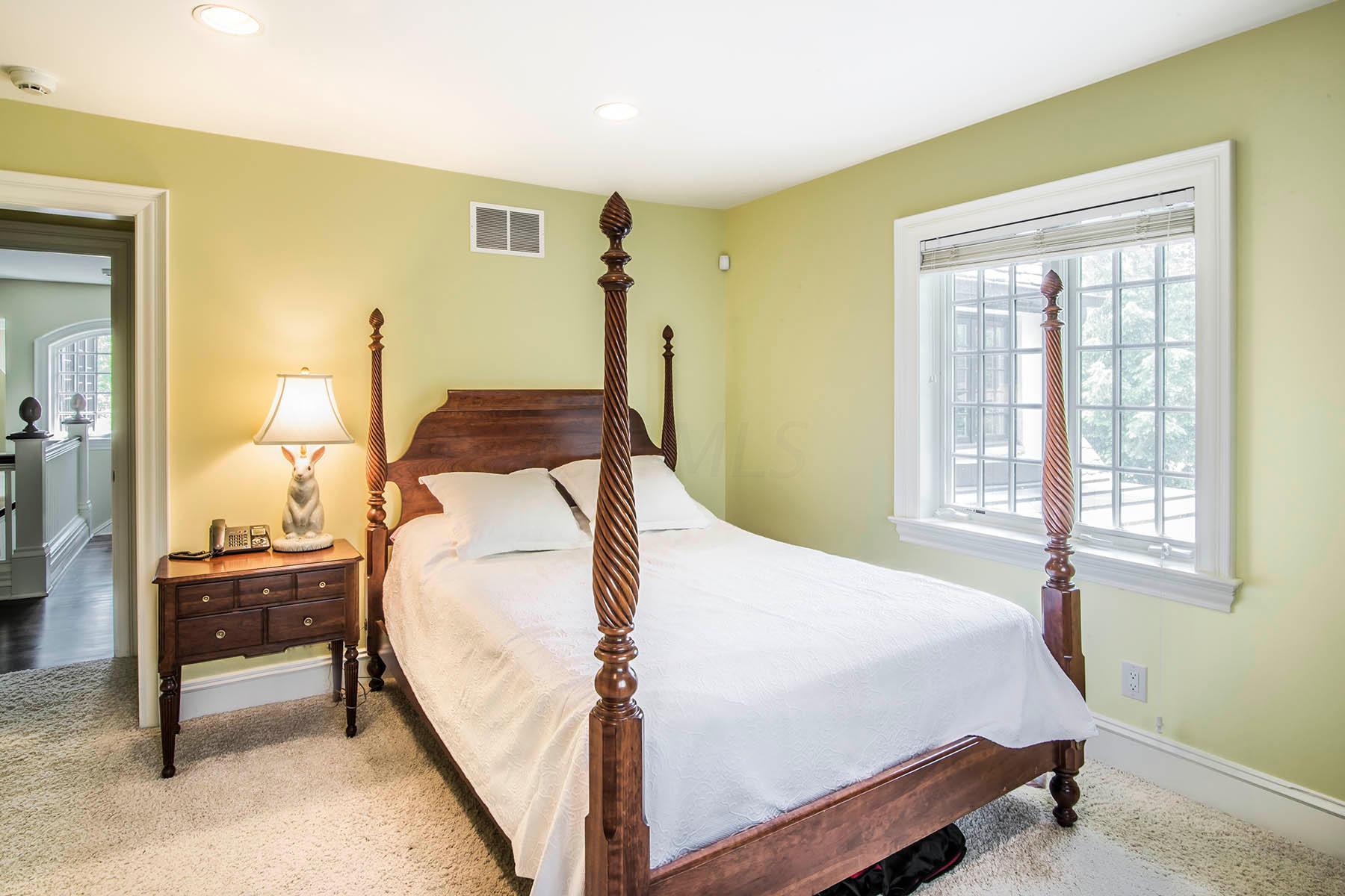 2072 Tremont Road Columbus, OH 43221 - Photo 21 of 36